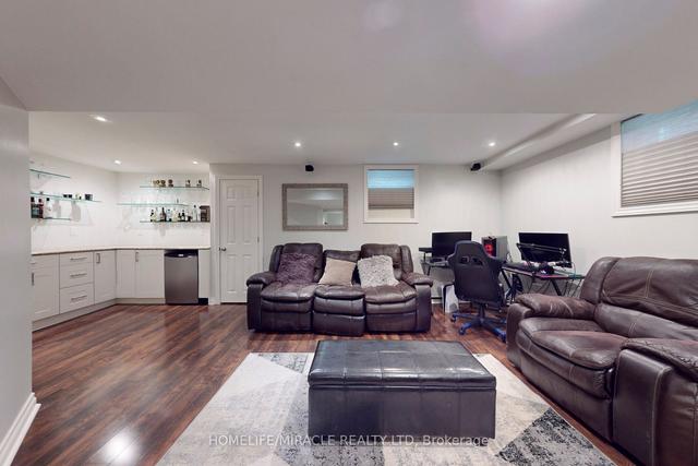 952 Zelinsky Cres, House semidetached with 3 bedrooms, 3 bathrooms and 3 parking in Milton ON | Image 26