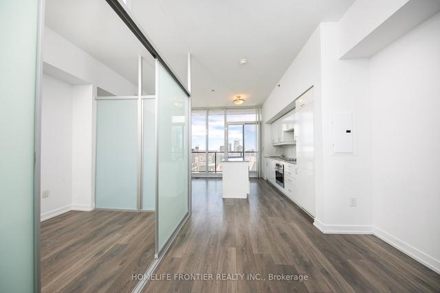 3410 - 426 University Ave, Condo with 1 bedrooms, 1 bathrooms and 0 parking in Toronto ON | Image 2