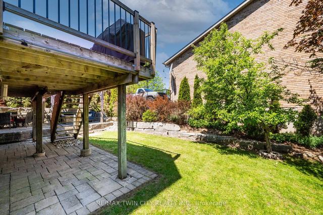 139 Daimler Dr, House detached with 5 bedrooms, 4 bathrooms and 6 parking in Kitchener ON | Image 23