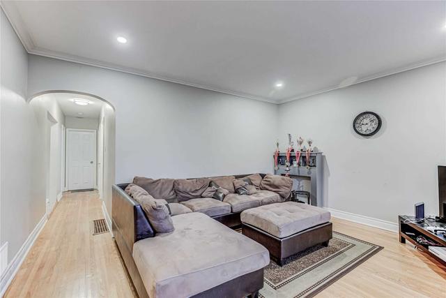 33 Orlando Blvd, House detached with 3 bedrooms, 2 bathrooms and 4 parking in Toronto ON | Image 31