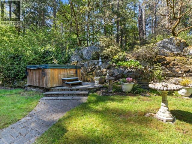 960 Carolwood Dr, House detached with 3 bedrooms, 2 bathrooms and 6 parking in Saanich BC | Image 34