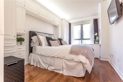 uph7 - 55 Bloor St E, Condo with 2 bedrooms, 2 bathrooms and 1 parking in Toronto ON | Image 13