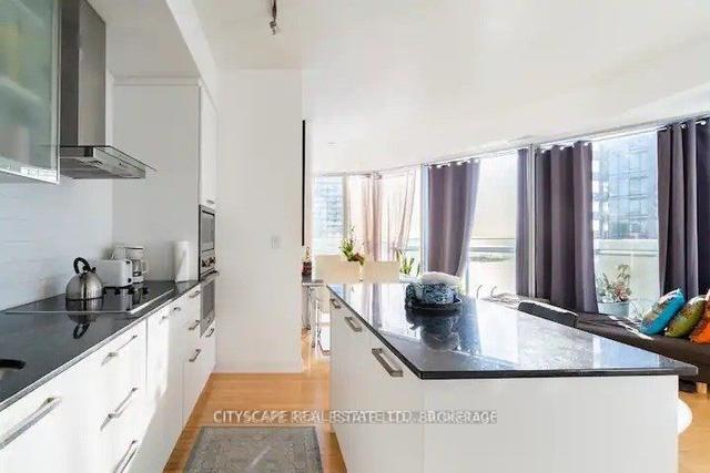 5602 - 12 York St, Condo with 2 bedrooms, 2 bathrooms and 1 parking in Toronto ON | Image 29