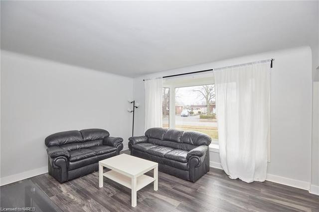 7610 Wilson Crescent, House detached with 3 bedrooms, 1 bathrooms and null parking in Niagara Falls ON | Image 3