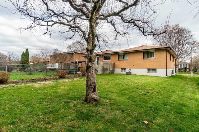 343 Enfield Rd, House semidetached with 3 bedrooms, 1 bathrooms and 3 parking in Burlington ON | Image 13