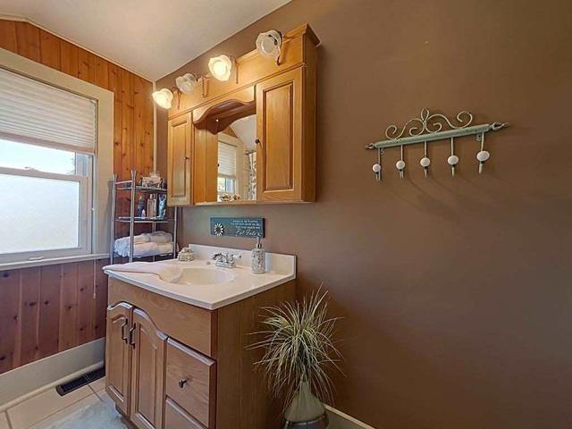 5853 Mcleod Rd, House detached with 2 bedrooms, 2 bathrooms and 3 parking in Niagara Falls ON | Image 15