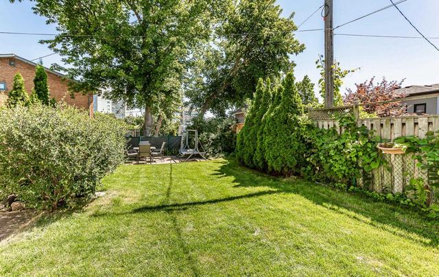 4 Leita Crt, House semidetached with 4 bedrooms, 3 bathrooms and 5 parking in Toronto ON | Image 35