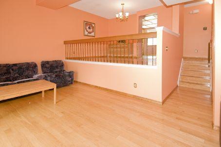 23 - 400 Bloor St, Townhouse with 4 bedrooms, 2 bathrooms and 1 parking in Mississauga ON | Image 2