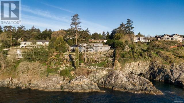 4325 Gordon Head Rd, House detached with 8 bedrooms, 7 bathrooms and 6 parking in Saanich BC | Image 4