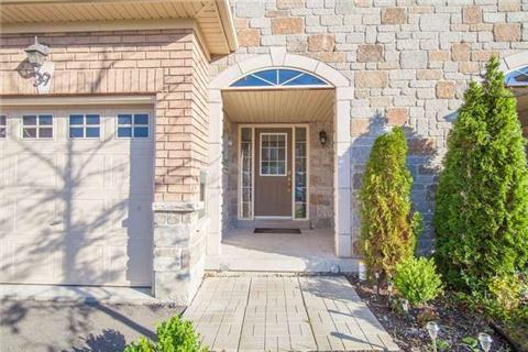 39 Eagle Trace Dr, House attached with 3 bedrooms, 3 bathrooms and 1 parking in Brampton ON | Image 2