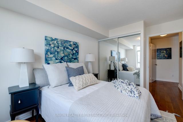 819 - 1091 Kingston Rd, Condo with 2 bedrooms, 2 bathrooms and 1 parking in Toronto ON | Image 5