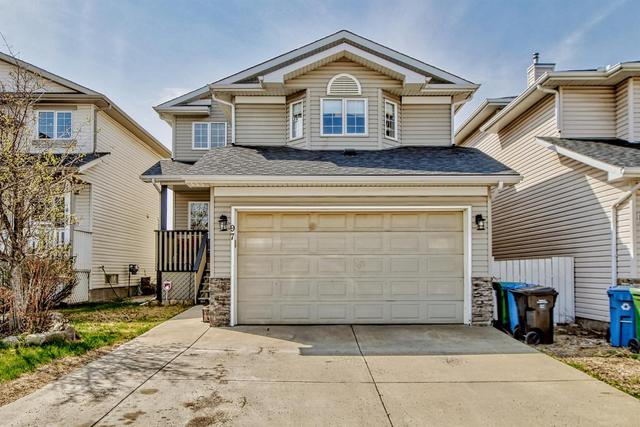 97 Douglas Ridge Circle Se, House detached with 4 bedrooms, 3 bathrooms and 4 parking in Calgary AB | Image 2