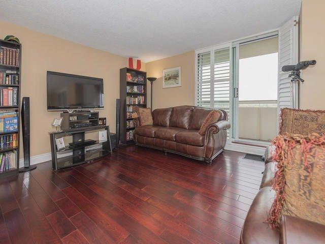 1202 - 80 Inverlochy Blvd, Condo with 3 bedrooms, 2 bathrooms and 1 parking in Markham ON | Image 4