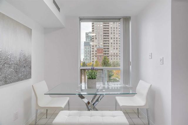 407 - 35 Empress Ave, Condo with 2 bedrooms, 2 bathrooms and 1 parking in Toronto ON | Image 2