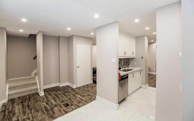 5 - 525 Meadows Blvd, Townhouse with 3 bedrooms, 2 bathrooms and 1 parking in Mississauga ON | Image 3