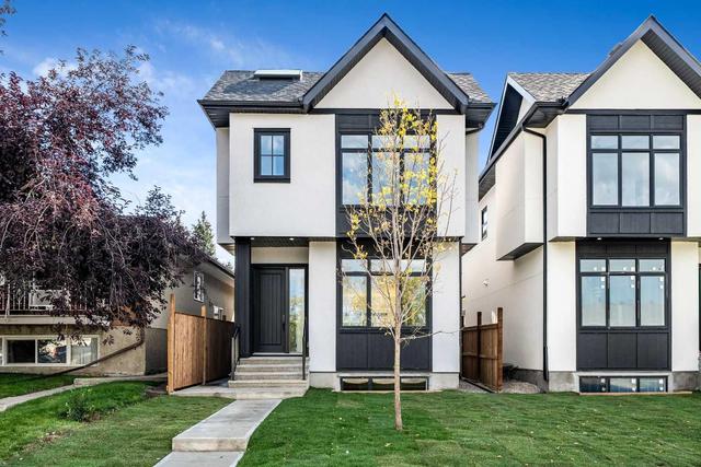 209 29 Avenue Ne, House detached with 5 bedrooms, 3 bathrooms and 2 parking in Calgary AB | Image 2