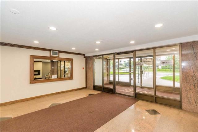 1002 - 4 Lisa St, Condo with 2 bedrooms, 1 bathrooms and 1 parking in Brampton ON | Image 2