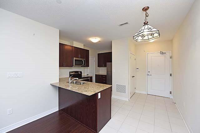 105 - 7768 Kennedy Rd, Condo with 2 bedrooms, 1 bathrooms and 1 parking in Markham ON | Image 2