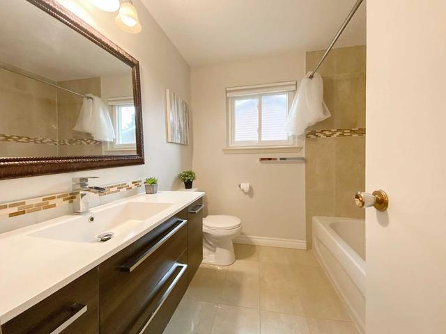 95 Homedale Dr, House semidetached with 3 bedrooms, 3 bathrooms and 3 parking in Toronto ON | Image 4