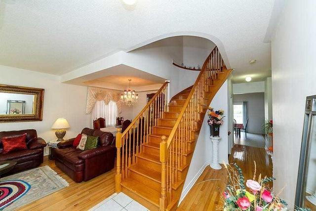 21 Whitwell Dr, House detached with 4 bedrooms, 3 bathrooms and 4 parking in Brampton ON | Image 4