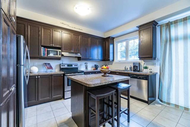 20 Cedar Lake Cres, Townhouse with 3 bedrooms, 3 bathrooms and 2 parking in Brampton ON | Image 7