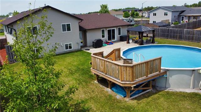 28 Boulder Creek Trail, House detached with 5 bedrooms, 3 bathrooms and 6 parking in Petawawa ON | Image 5