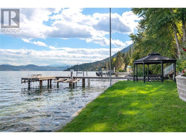 4069 Westside Road N, House detached with 5 bedrooms, 5 bathrooms and 12 parking in Central Okanagan West BC | Image 1