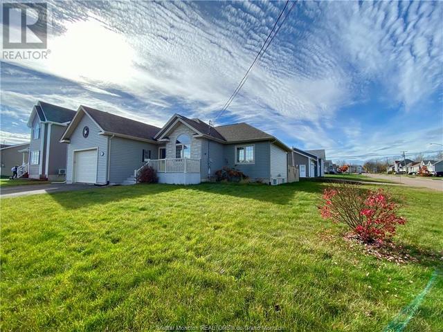 162 Oak Ridge Dr, House detached with 3 bedrooms, 2 bathrooms and null parking in Moncton NB | Image 2