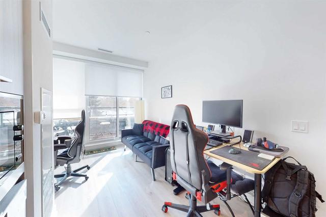 303 - 11 Lillian St, Condo with 1 bedrooms, 1 bathrooms and 0 parking in Toronto ON | Image 2