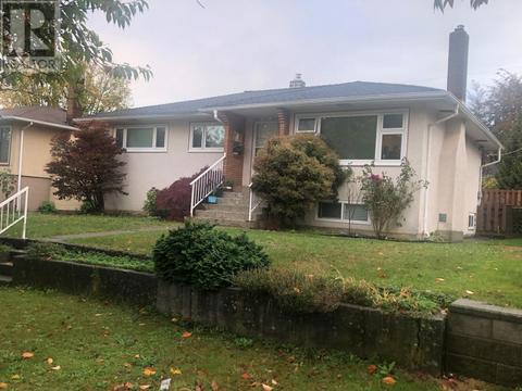 4021 Graveley Street, House detached with 3 bedrooms, 2 bathrooms and null parking in Burnaby BC | Card Image