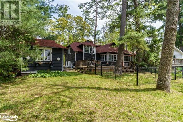 1015 Portage Street, House detached with 2 bedrooms, 1 bathrooms and 2 parking in Muskoka Lakes ON | Card Image