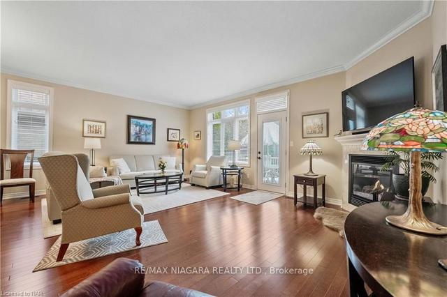 33 Hickory Ave, House detached with 2 bedrooms, 3 bathrooms and 4 parking in Niagara on the Lake ON | Image 5