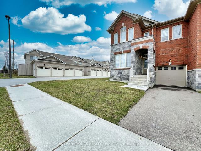 1 Frederick Pearson St, House attached with 4 bedrooms, 3 bathrooms and 3 parking in East Gwillimbury ON | Image 12