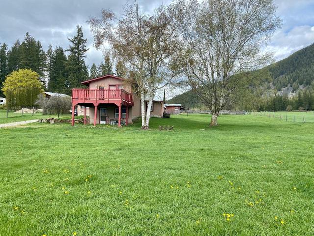 4512 48th Street, House detached with 2 bedrooms, 1 bathrooms and 6 parking in Central Kootenay B BC | Image 49