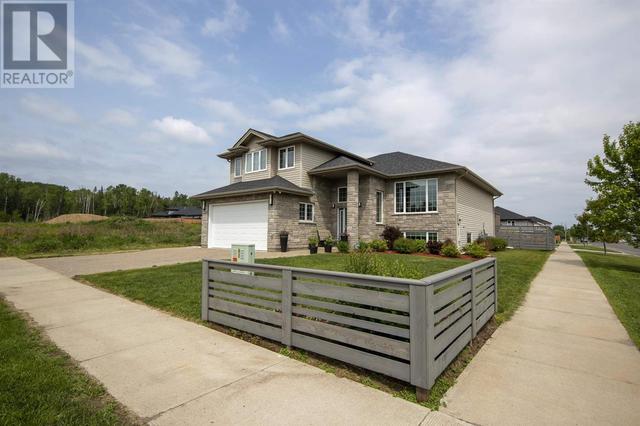 183 Sunflower St, House detached with 5 bedrooms, 3 bathrooms and null parking in Thunder Bay ON | Image 45