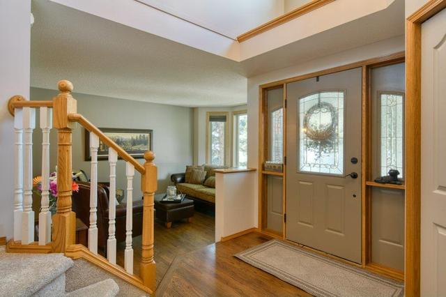 119 Sunset Place Se, House detached with 4 bedrooms, 3 bathrooms and 4 parking in Calgary AB | Image 5