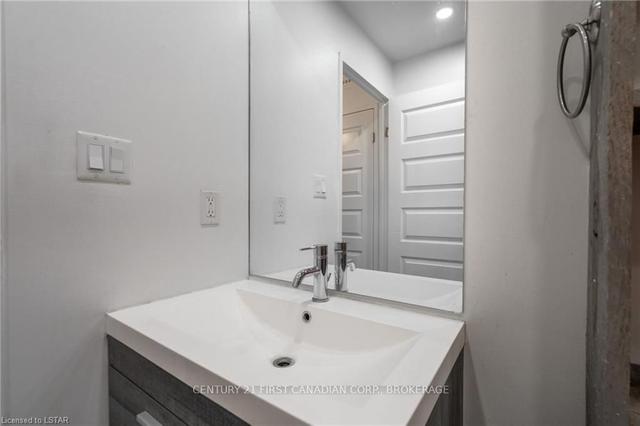 802 - 45 Pond Mills Rd, Townhouse with 1 bedrooms, 1 bathrooms and 1 parking in London ON | Image 5