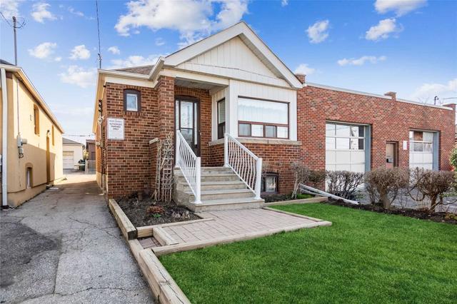 49 Hartley Ave, House detached with 2 bedrooms, 2 bathrooms and 4 parking in Toronto ON | Image 1