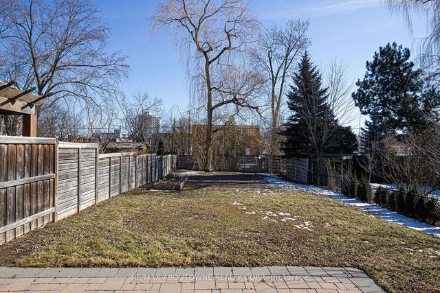 2308 Sovereign St, House semidetached with 3 bedrooms, 5 bathrooms and 4 parking in Oakville ON | Image 35