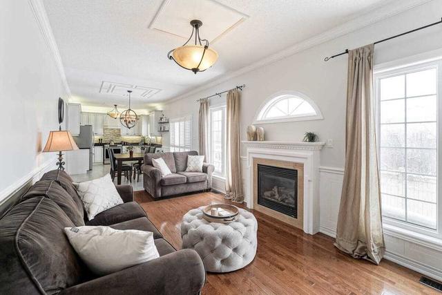 34 Hibiscus Crt, House detached with 4 bedrooms, 4 bathrooms and 6 parking in Brampton ON | Image 5