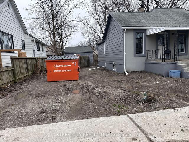 239 Proctor St, House detached with 2 bedrooms, 1 bathrooms and 6 parking in Sarnia ON | Image 7