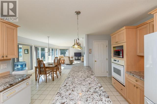 501 Arbutus Bay Rd, House detached with 3 bedrooms, 3 bathrooms and 10 parking in Comox Valley A BC | Image 8