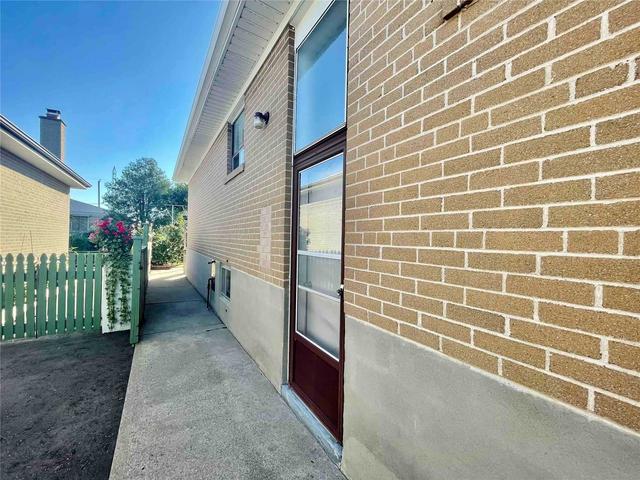 131 Duncanwoods Dr, House semidetached with 3 bedrooms, 2 bathrooms and 3 parking in Toronto ON | Image 31