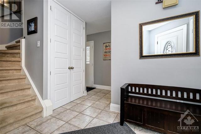 36 Gowrie Drive, House detached with 3 bedrooms, 2 bathrooms and 5 parking in Ottawa ON | Image 5