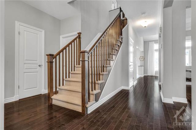 861 Contour Street, House detached with 4 bedrooms, 4 bathrooms and 6 parking in Ottawa ON | Image 4