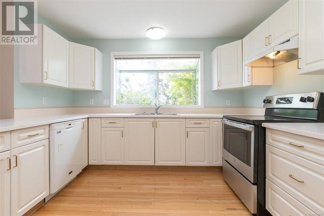 4403 Emily Carr Dr, House detached with 3 bedrooms, 3 bathrooms and 3 parking in Saanich BC | Image 15