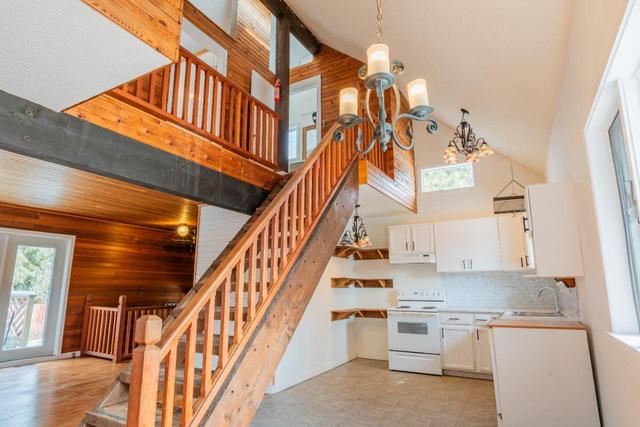 421 104th Street, House detached with 3 bedrooms, 3 bathrooms and null parking in Castlegar BC | Image 23