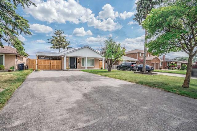 43 Wallasey Ave, House detached with 2 bedrooms, 2 bathrooms and 8 parking in Toronto ON | Image 3