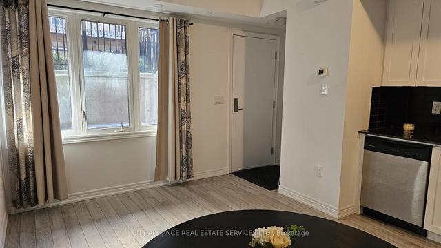 118 - 370 Hopewell Ave, Townhouse with 1 bedrooms, 1 bathrooms and 1 parking in Toronto ON | Image 24