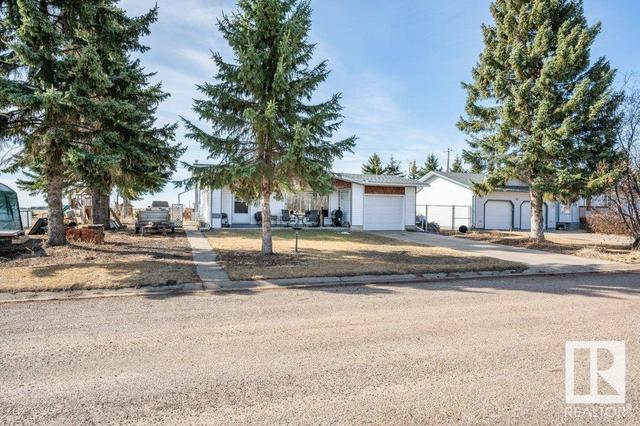 5437 49 Av, House detached with 4 bedrooms, 3 bathrooms and null parking in Andrew AB | Image 3